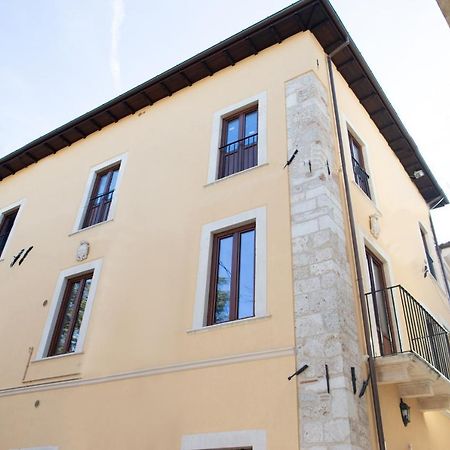 Dimora Del Sole - Intero Appartamento LʼAquila Kültér fotó
