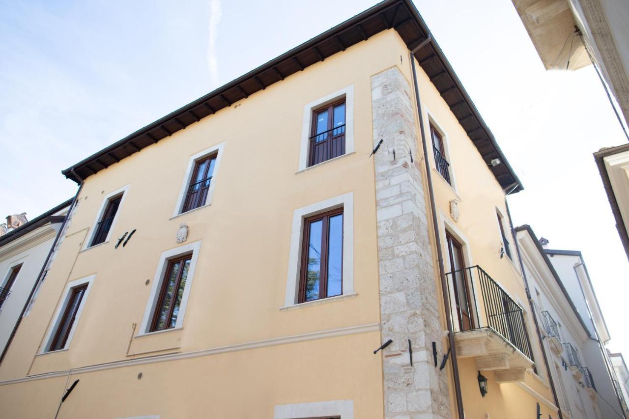 Dimora Del Sole - Intero Appartamento LʼAquila Kültér fotó